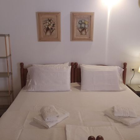 Retzos Rooms Himare Esterno foto