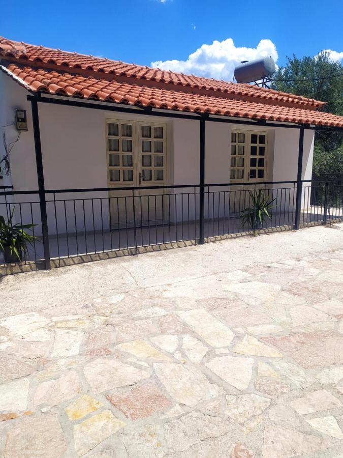 Retzos Rooms Himare Esterno foto