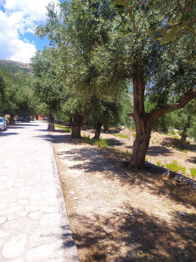 Retzos Rooms Himare Esterno foto