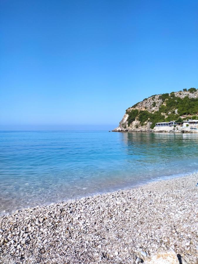 Retzos Rooms Himare Esterno foto