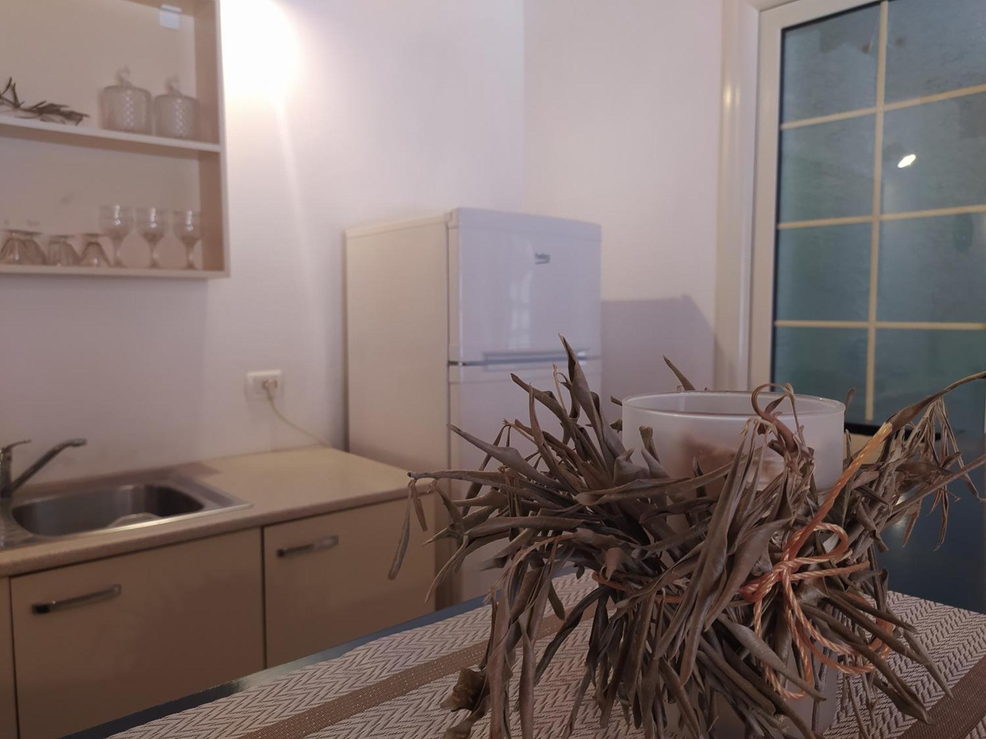 Retzos Rooms Himare Esterno foto