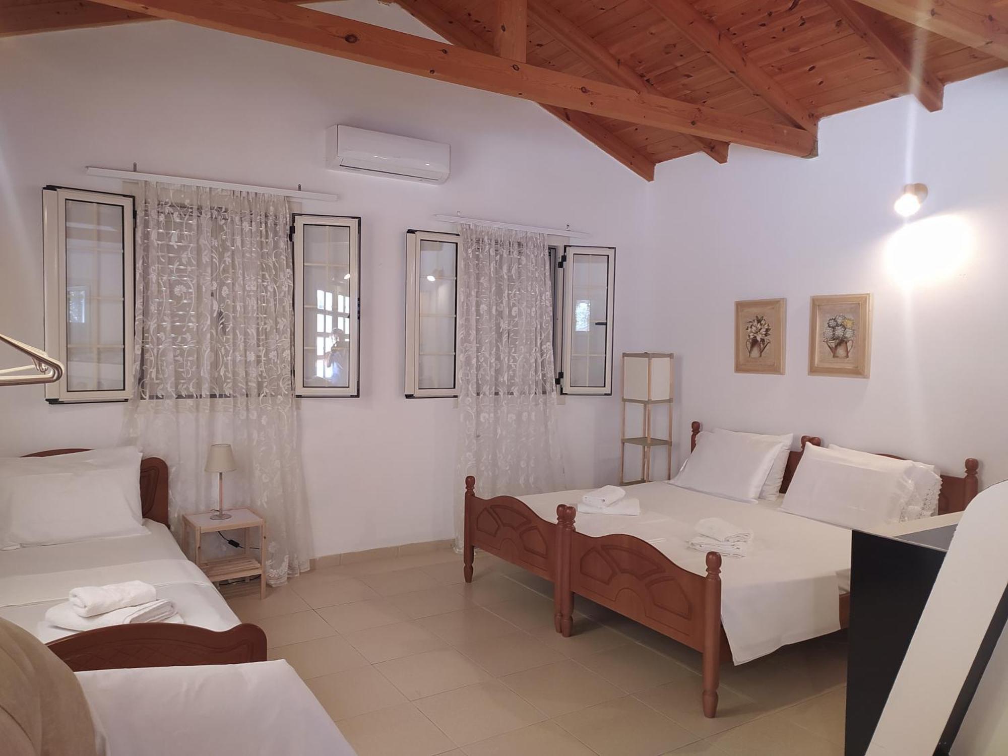 Retzos Rooms Himare Esterno foto