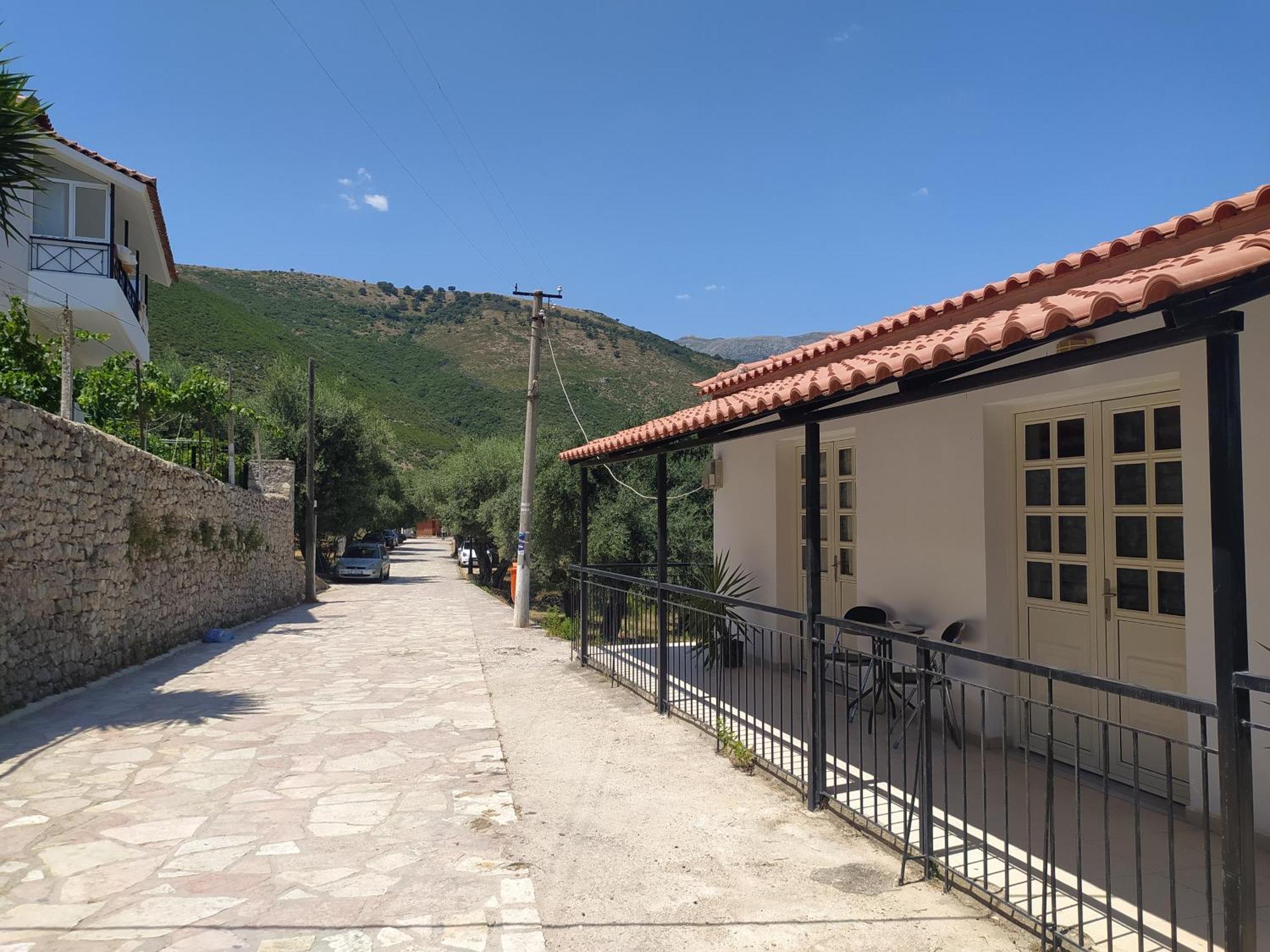 Retzos Rooms Himare Esterno foto