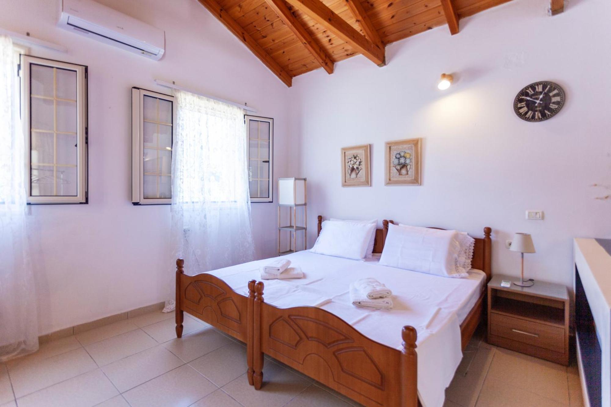 Retzos Rooms Himare Esterno foto