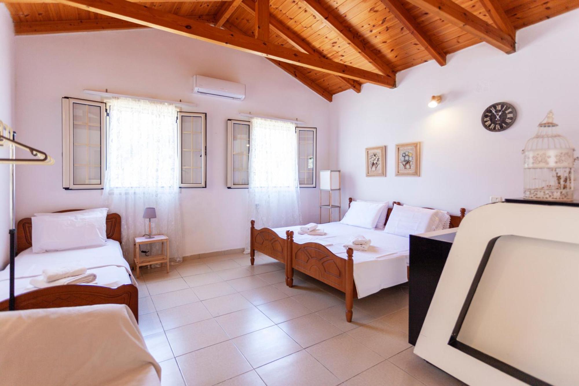 Retzos Rooms Himare Esterno foto