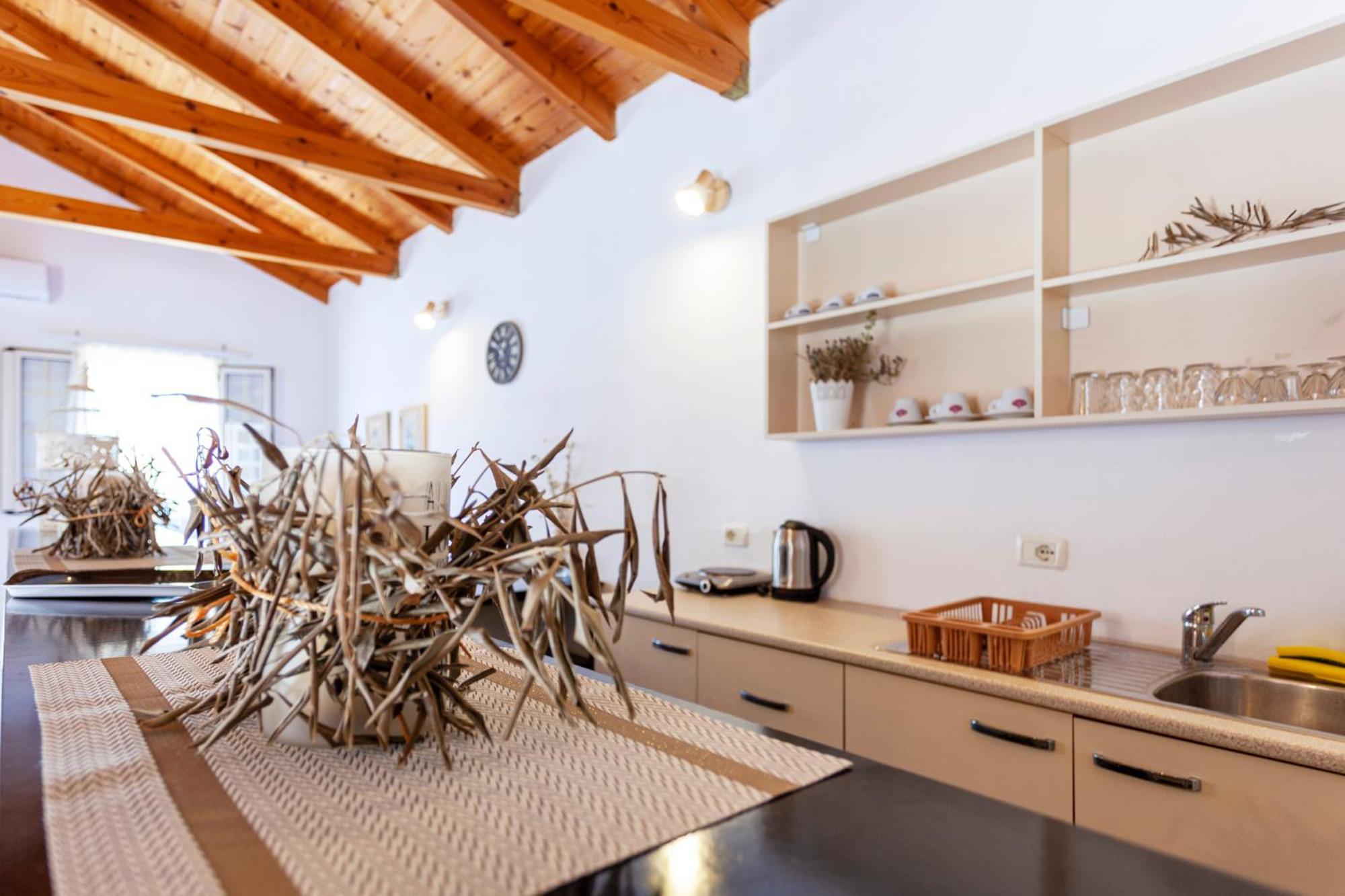 Retzos Rooms Himare Esterno foto