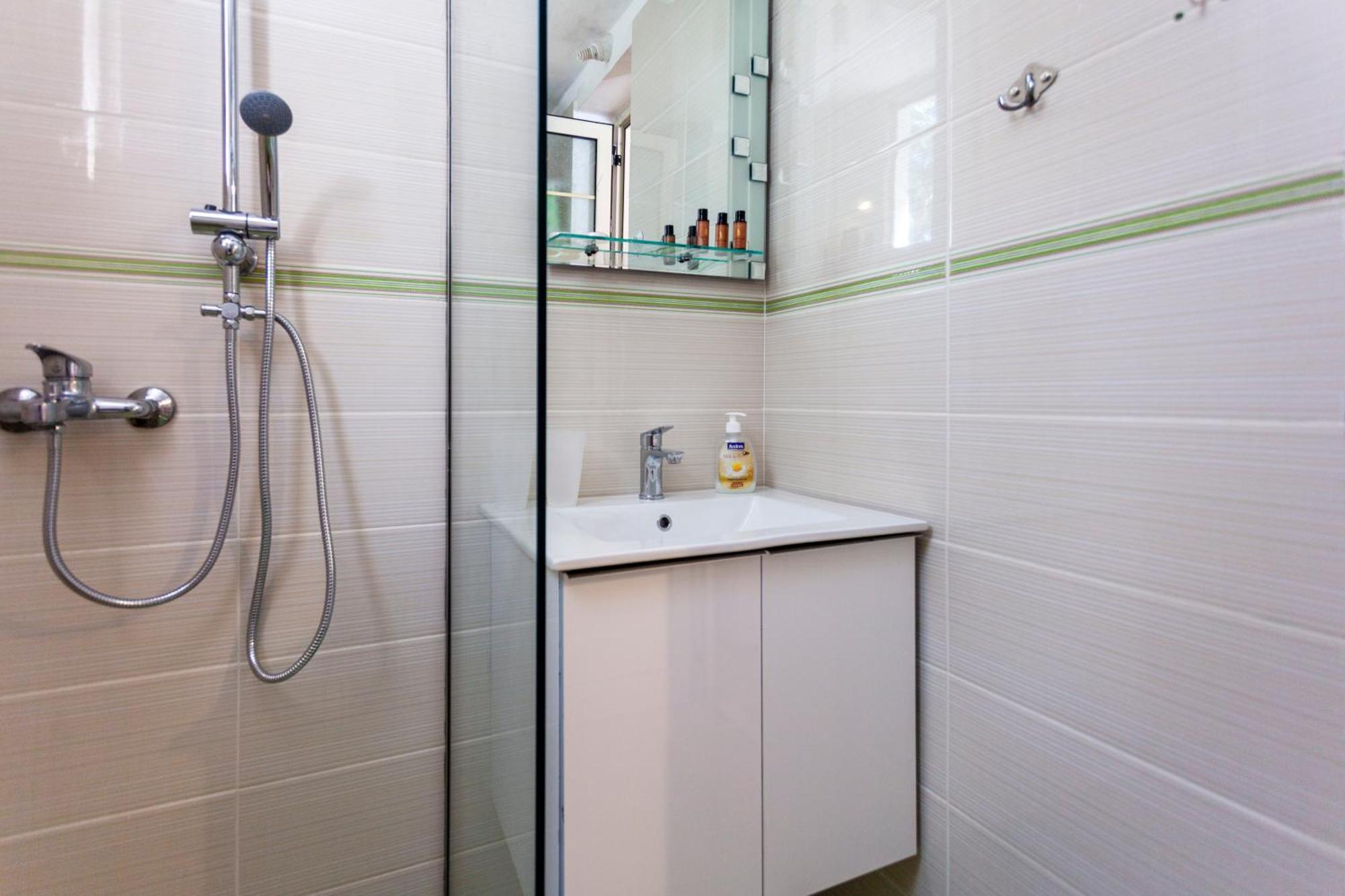 Retzos Rooms Himare Esterno foto