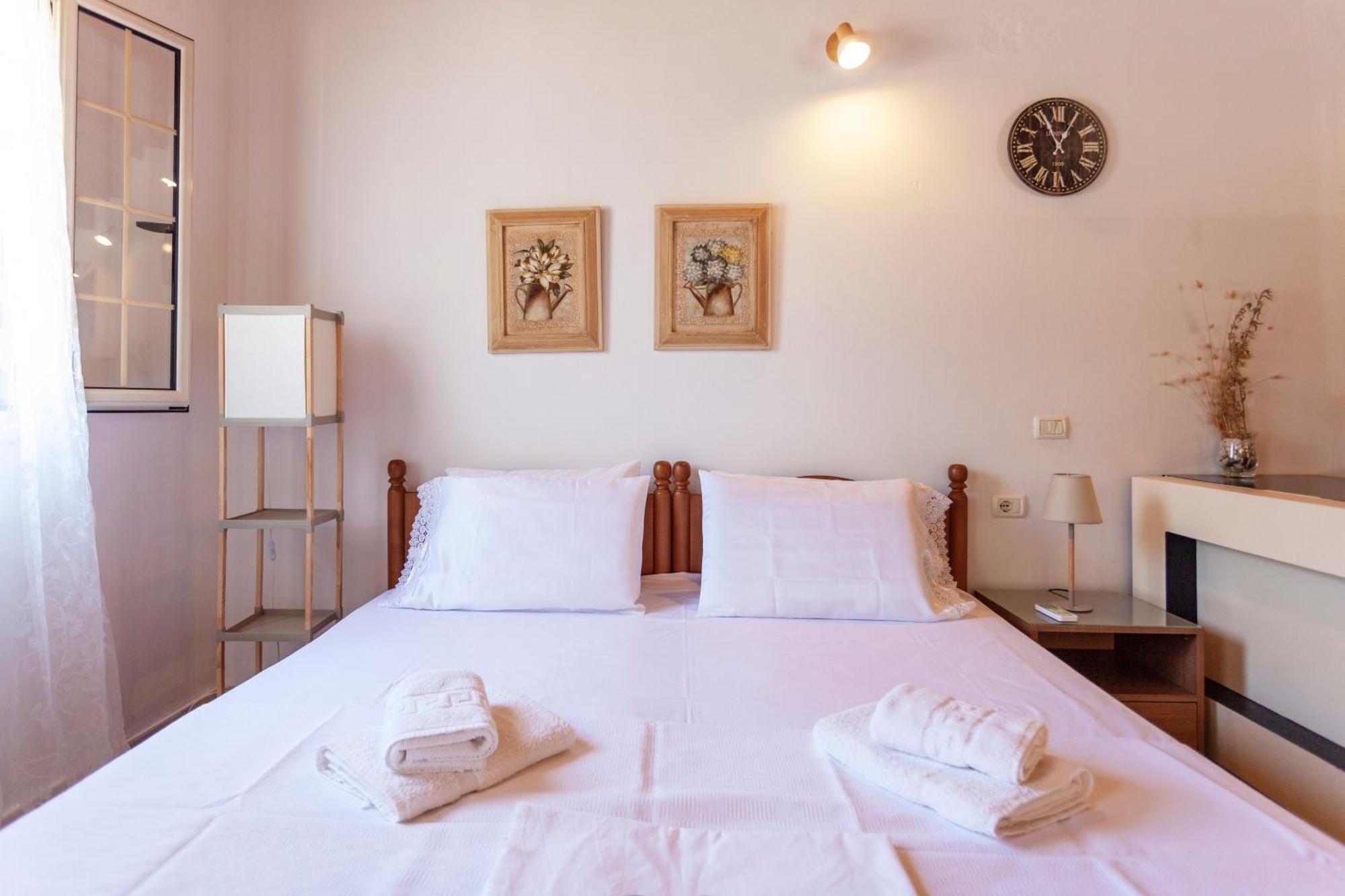 Retzos Rooms Himare Esterno foto